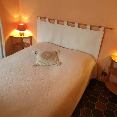 Couette-café Maison D'hotes Les Roses 3*